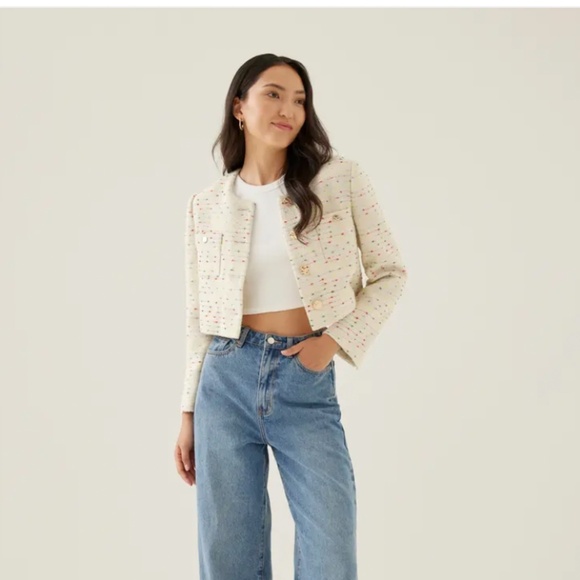 LUXURIOUS Cream Tweed Crop Jacket With Colorful Details And Gold Buttons NWT - Picture 2 of 7